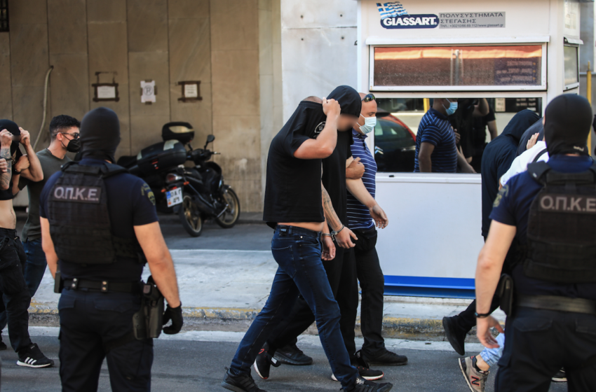  “Ασ’ τους… Πάνε να κοιμηθούν” – Η απίθανη εντολή στις αστυνομικές δυνάμεις για τους Κροάτες χούλιγκαν