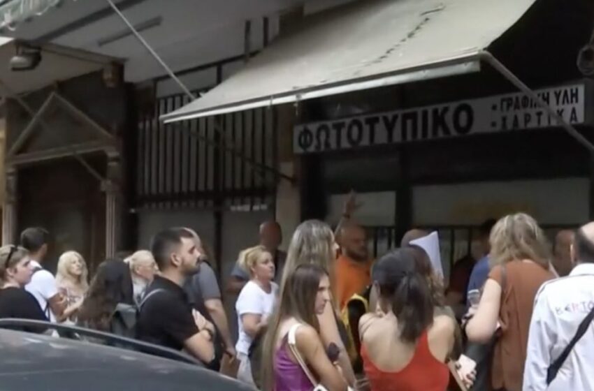  Θύελλα αντιδράσεων από τις εικόνες ντροπής στο Κτηματολόγιο Αθηνών: Μέχρι και 12 ώρες νωρίτερα για μία θέση στην ατελείωτη ουρά- Τι απαντά το Υπουργείο
