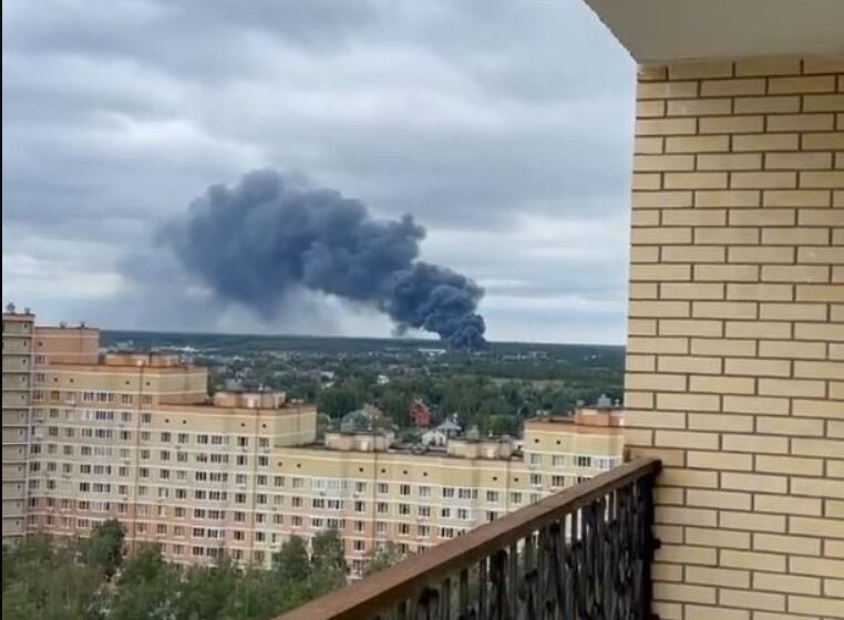  Πυρκαγιά σε αποθήκη λιπασμάτων κοντά στη Μόσχα (vid) – Οι Ρώσοι κατέρριψαν drones