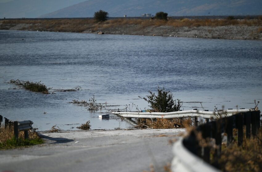  Νέος κίνδυνος για πλημμύρες στα χωριά: Υπερχειλίζει η λίμνη Κάρλα – Μήνυμα του 112 στους κατοίκους