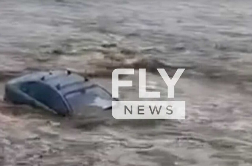  Λακωνία: Αυτοκίνητα παρασύρθηκαν στη θάλασσα από τα ορμητικά νερά (vid)