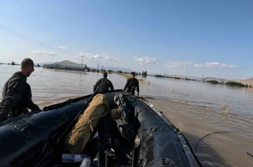  Θεσσαλία: Καρέ – καρέ δραματική επιχείρηση των ΟΥΚ του Λιμενικού με το νερό μέχρι το λαιμό