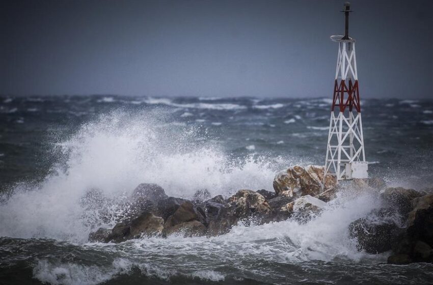  Καιρός: Πολύ θυελλώδεις άνεμοι έως 9 μποφόρ αύριο στο Αιγαίο – Τοπικές βροχές στην Κρήτη