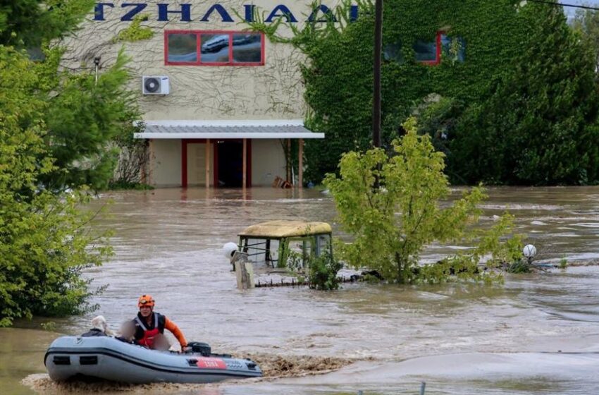  Αρτοποιός: Δεν κινδυνεύει πια κόσμος στην Καρδίτσα – Σε εγρήγορση οικισμοί κοντά στον Πηνειό