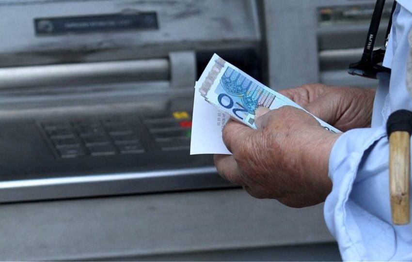  Έρχεται μείωση των χρεώσεων για ανάληψη από ΑΤΜ άλλης τράπεζας