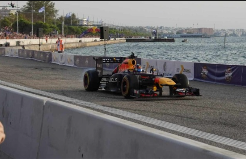  Θεσσαλονίκη: Γκάζια και θέαμα από το μονοθέσιο της Formula 1 απόλαυσε χιλιάδες κόσμου στη Νέα Παραλία