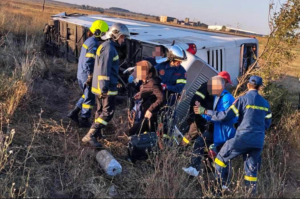 Στους τέσσερις οι νεκροί από τη σύγκρουση λεωφορείου με 2 Ι.Χ. - Εικόνες που σοκάρουν 5 Capture 99