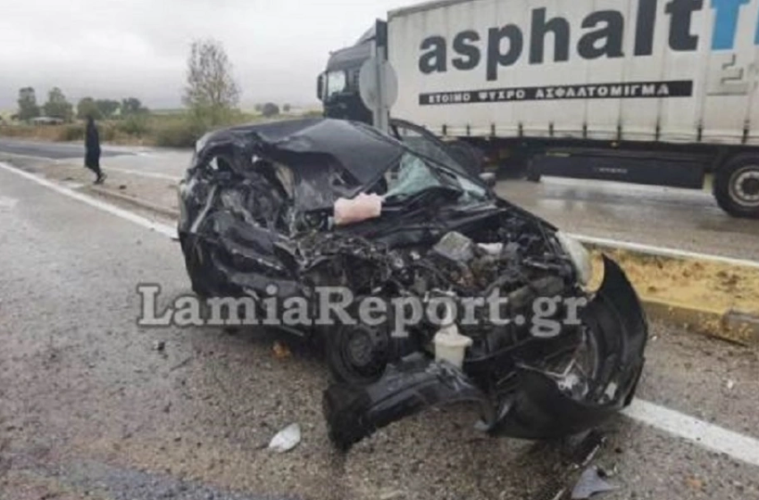  Εθνική Οδός Λαμίας – Δομοκού: Νταλίκα διέλυσε δύο αυτοκίνητα- Νεκρή η μια οδηγός