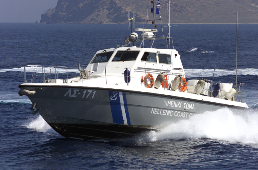  Χαλκιδική: Αγνοείται στη θάλασσα γυναίκα με κανό – Ελικόπτερο ερευνά την περιοχή