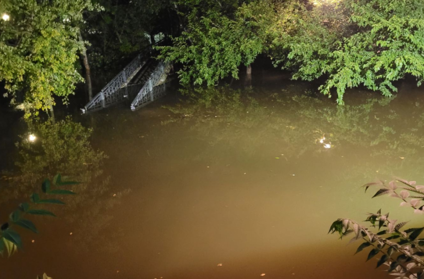  Στα 10 μέτρα το νερό στη Λάρισα – Συνεχείς απεγκλωβισμοί σε όλη τη Θεσσαλία