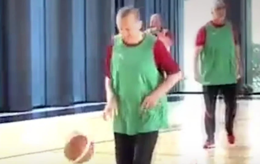  Ο Ερντογάν έπαιξε μπάσκετ με βουλευτές του – Γκρίνια με αντιπάλους και συμπαίκτες 