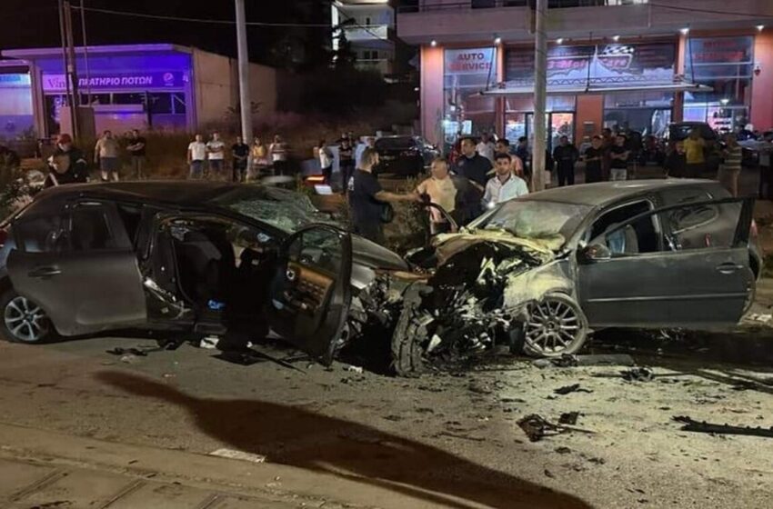  Τρομερό τροχαίο στο Μαρκόπουλο – Αυτοκίνητο πέρασε στο αντίθετο ρεύμα και συγκρούστηκε μετωπικά με άλλο ΙΧ-Ένας νεκρός 4 τραυματίες