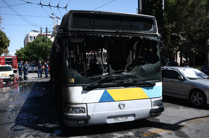  Κάηκε ολοσχερώς λεωφορείο ενώ εκτελούσε δρομολόγιο –  Σώοι οι επιβάτες