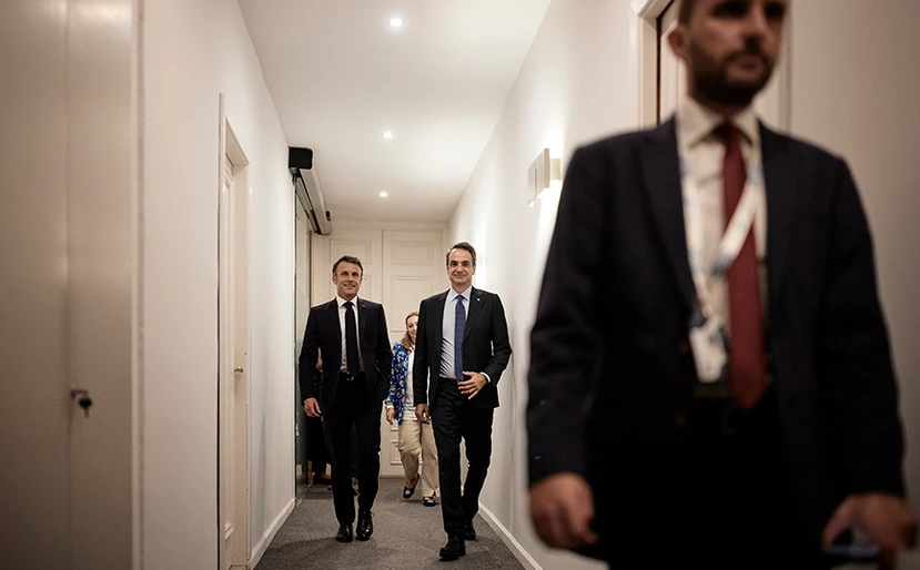 Μητσοτάκης σε Μακρόν: Η Ελλάδα θα παραμείνει συνεπής στην πολιτική φύλαξης των συνόρων - Απαιτείται συνεργασία στο μεταναστευτικό 4 φ1