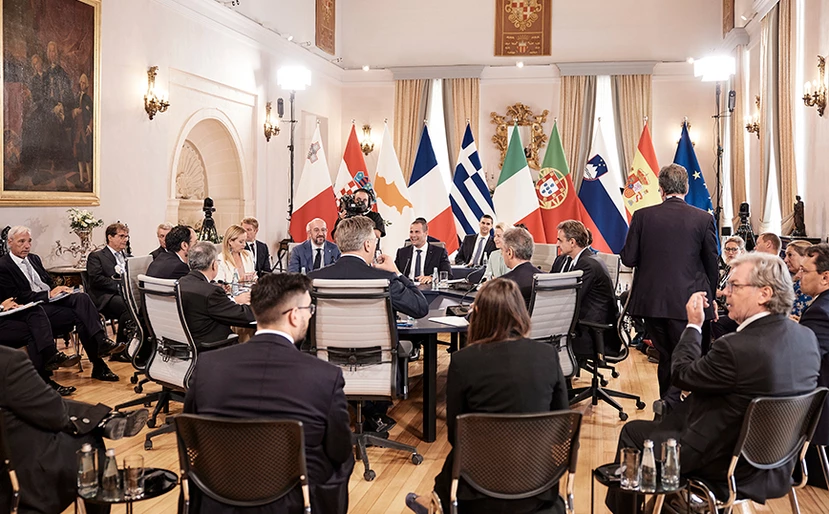 Μητσοτάκης σε Μακρόν: Η Ελλάδα θα παραμείνει συνεπής στην πολιτική φύλαξης των συνόρων - Απαιτείται συνεργασία στο μεταναστευτικό 5 φ2