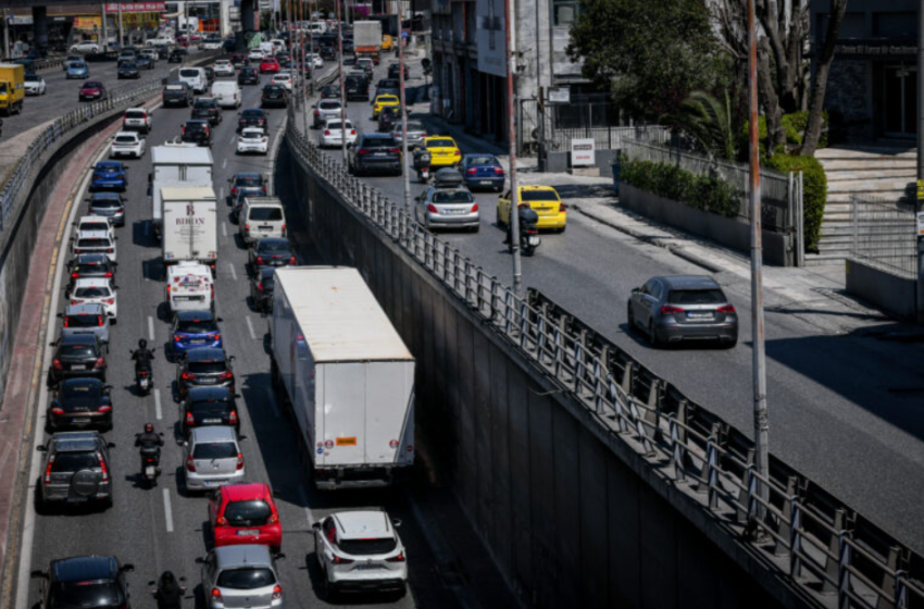  Καραμπόλα με επτά αυτοκίνητα στον Κηφισό – Αρκετές δυσκολίες στην κυκλοφορία