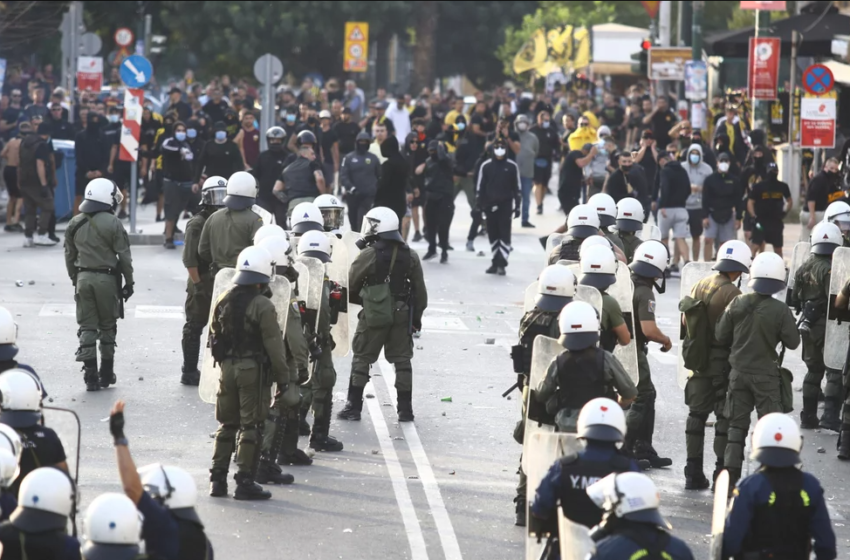  Νέα Φιλαδέλφεια: Επεισόδια οπαδών της ΑΕΚ με την αστυνομία πριν το παιχνίδι με τον Άγιαξ