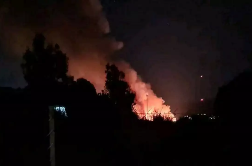  Φωτιά στο Μαραθώνα: Φούντωσαν οι φλόγες μόλις σταμάτησαν να πετούν τα πυροσβεστικά