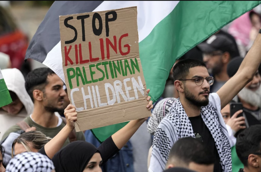  Γερμανία: Απαγορεύεται η χρήση του παλαιστινιακού μαντιλιού σε σχολεία, “εάν διαταράσσεται η σχολική ηρεμία”