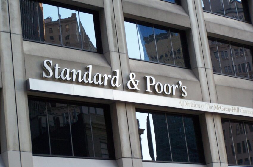  Η Standard & Poor’s έδωσε την επενδυτική βαθμίδα στην Ελλάδα – Τι σημαίνει για ομόλογα και επενδύσεις