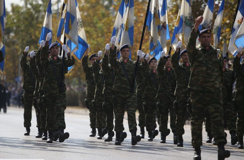  Σε εξέλιξη οι στρατιωτικές και μαθητικές παρελάσεις σε Αθήνα και Θεσσαλονίκη