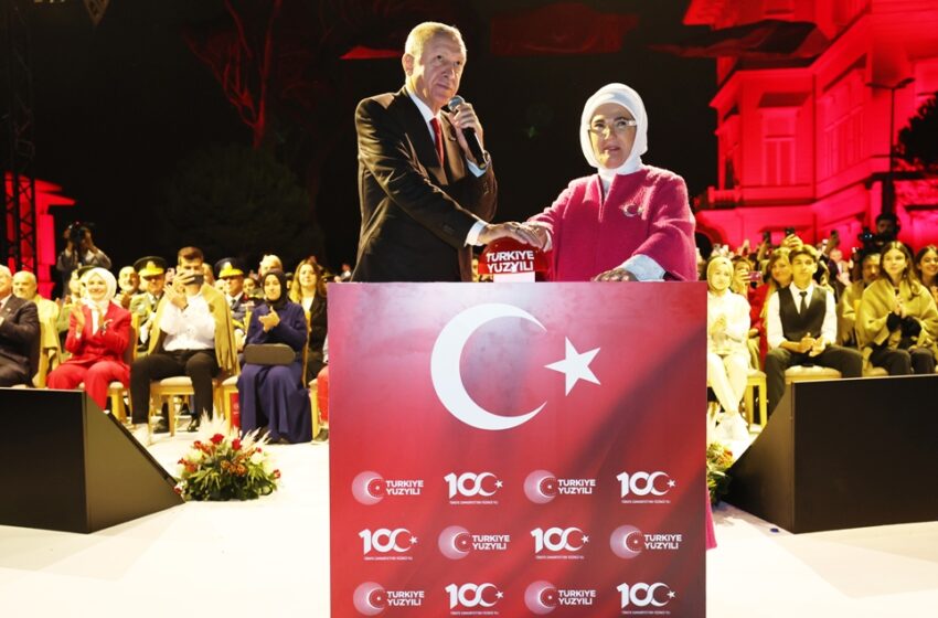  Κωνσταντινούπολη: Επίδειξη πολεμικής ισχύος από τον Ερντογάν με 100 πολεμικά πλοία στον Βόσπορο – Για τα 100 χρόνια του τουρκικού κράτους