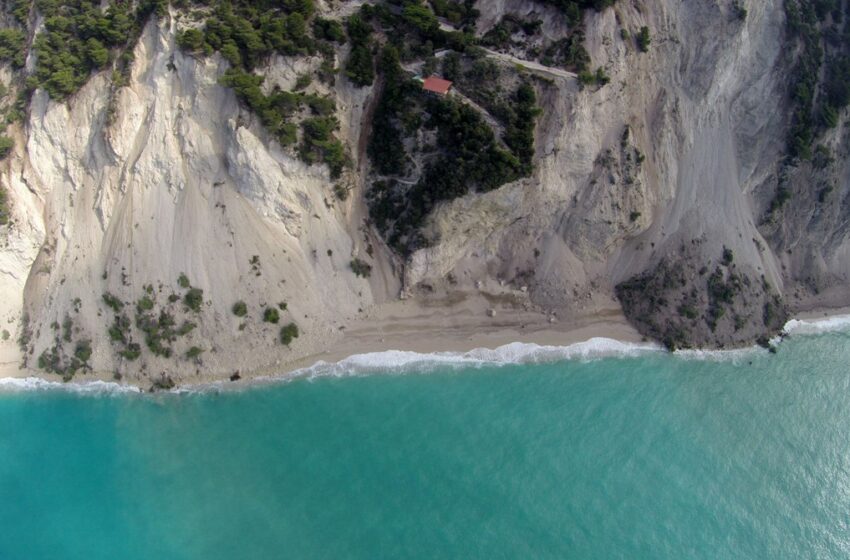  Λευκάδα – Ζάκυνθος: Να μείνουν κλειστές 14 παραλίες συνιστούν επιστήμονες του ΕΚΠΑ