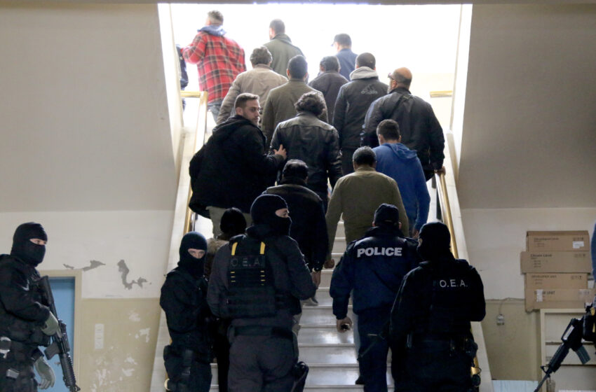  Έβρος: Συνελήφθησαν τέσσερις διακινητές – ”Έκρυβαν” 69 μετανάστες
