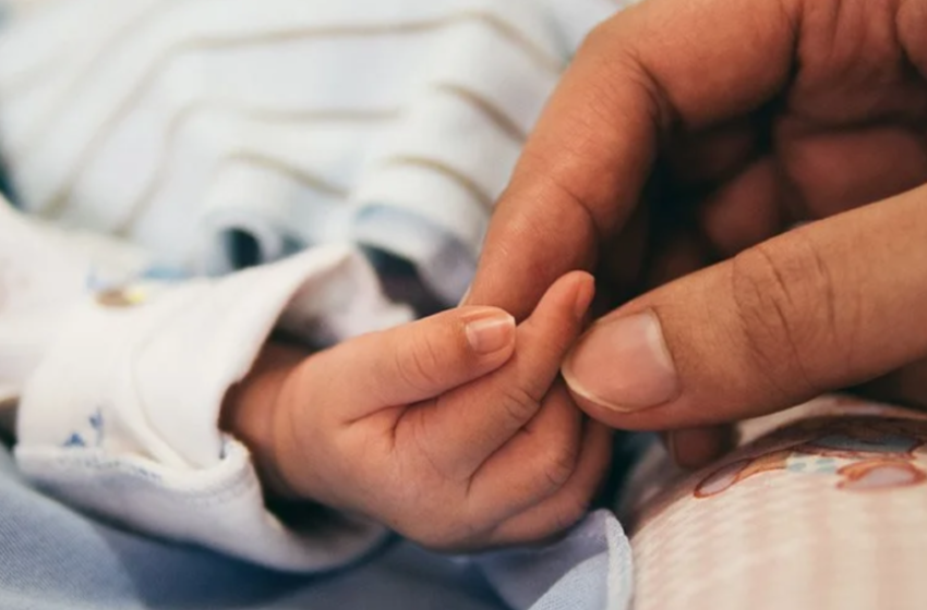  Μυστήριο με τους δύο θανάτους παιδιών στην Αχαΐα: “Όταν πέθανε το πρώτο μωρό, ήμασταν μόνοι μας” είπε η μητέρα