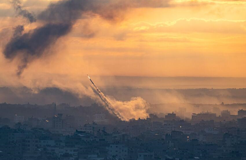 Συναγερμός για Έλληνες εγκλωβισμένους στη Γάζα – “Είμαστε μόνοι μας κινδυνεύει η ζωή μας”