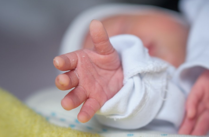  Νεκρά μωρά: Ανατροπή με την αιτία θανάτου του 20 ημερών βρέφους – Νέα στοιχεία