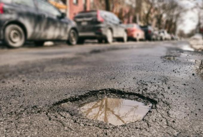  Οδηγός στη Λάρισα έπεσε σε λακκούβα και πήρε αποζημίωση 13.400 ευρώ