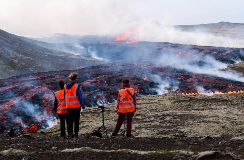  Ισλανδία: Κάτοικοι σε απόγνωση περιμένουν την έκρηξη του ηφαιστείου – ”Φοβόμαστε πως θα θάψει τα σπίτια μας”