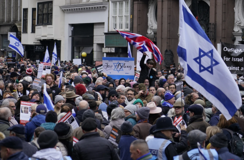  Βρετανία: Μεγάλη πορεία κατά του αντισημιτισμού στο Λονδίνο