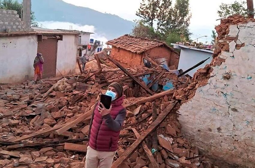  Νεπάλ: Ισχυρός σεισμός – Οι νεκροί ξεπέρασαν τους 143 (vid)