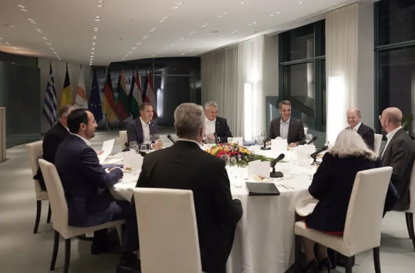  Ο Μητσοτάκης στο δείπνο του Σαρλ Μισέλ με Όλαφ Σολτς και άλλους πέντε ηγέτες της ΕΕ