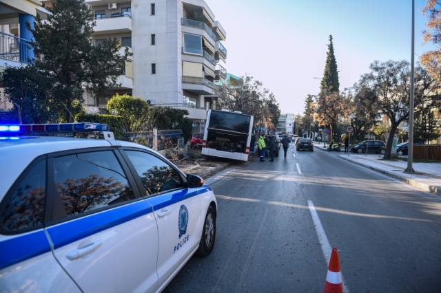  Θεσσαλονίκη: “Ρία γύρνα πίσω. Σε θέλω σπίτι κι όχι στο χώμα” – Θρήνος για την 40χρονη που έχασε τη ζωή της στο τροχαίο με το λεωφορείο