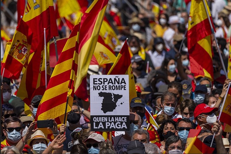  Ισπανία: 170.000 διαδηλωτές κατά Σάντσεθ  – ”Είσαι προδότης, δίνεις αμνηστία στους Καταλανούς αυτονομιστές”