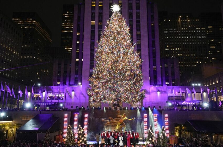  Νέα Υόρκη: Η εντυπωσιακή φωταγώγηση του χριστουγεννιάτικου δέντρου στο Rockefeller Center