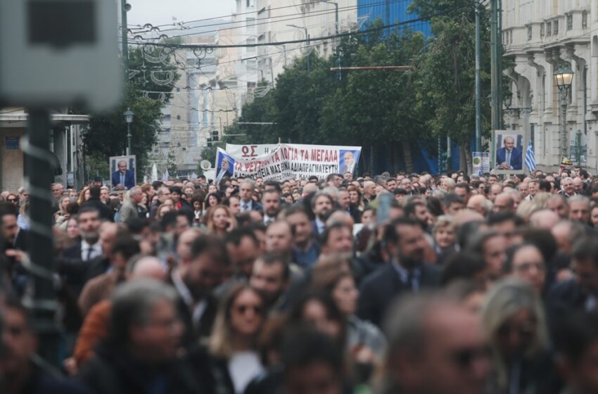  Μαζικές συγκεντρώσεις για το νέο φορολογικό στην Αθήνα  από ελεύθερους επαγγελματίες – Ποιοι συμμετείχαν στις κινητοποιήσεις