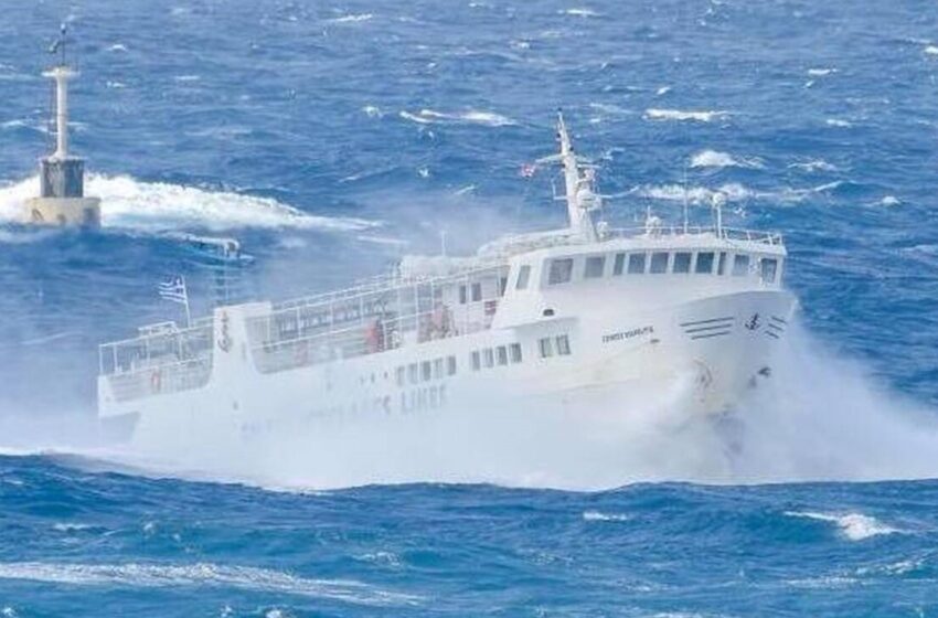  Αίγινα: Πλοίο δεν κατάφερε να δέσει στο λιμάνι λόγω των ισχυρών ανέμων (vid)