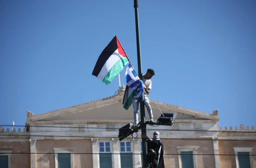  Ηλιόπουλος για σύλληψη παλαιστίνιου διαδηλωτή: “Πράξη ντροπής για την χώρα”
