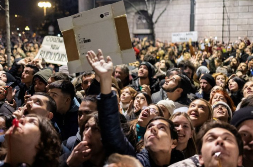  Σερβία: Συγκέντρωση με αίτημα την επανάληψη των εκλογών πραγματοποιήθηκε στο Βελιγράδι