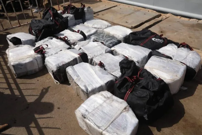  Σενεγάλη: Το Πολεμικό Ναυτικό κατέσχεσε 690 κιλά κοκαΐνης – Συνελήφθησαν πέντε Ισπανοί