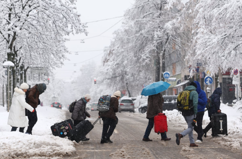  Γερμανία: Σε επίπεδα ρεκόρ έφτασε η χιονόπτωση στο Μόναχο – Συνεχίζονται τα προβλήματα