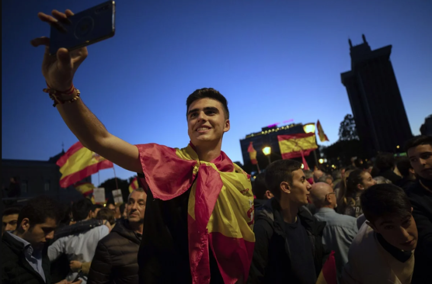  Guardian:Γιατί η ευρωπαϊκή ακροδεξιά κερδίζει τις ψήφους της νεολαίας