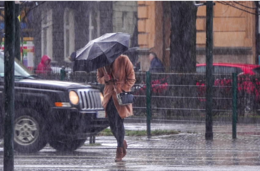  Κακοκαιρία: Κεραυνοί, βροχές και χαλάζι από το απόγευμα – Πού θα είναι έντονα τα φαινόμενα