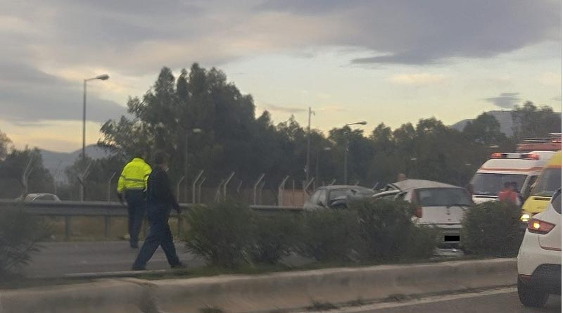  Σπάτα/Τροχαίο: Πώς έγινε η σφοδρή μετωπική – Νεκροί μια γυναίκα 52 ετών και ένας νεαρός