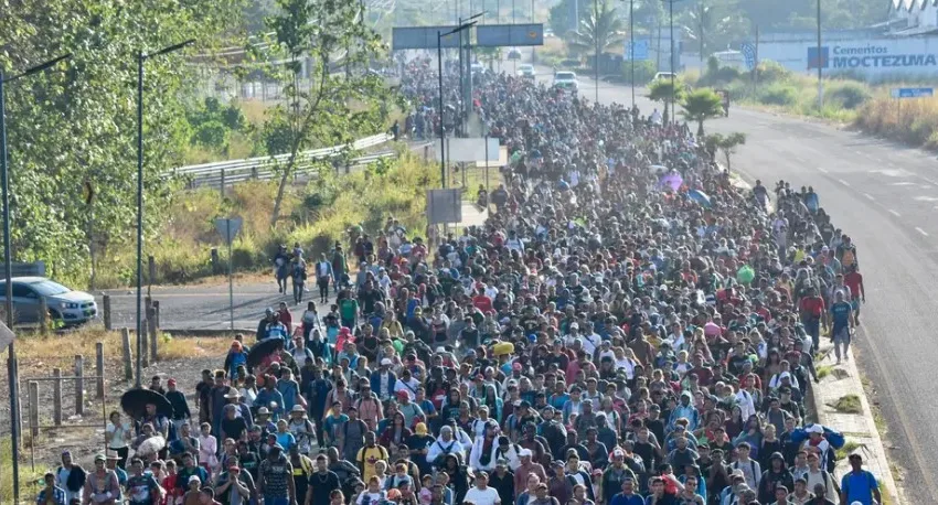  Μεξικό: ”Τεράστιο” καραβάνι μεταναστών κατευθύνεται προς τα αμερικανικά σύνορα