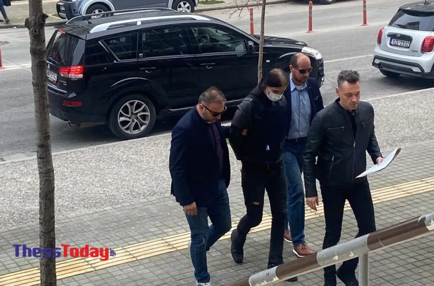  Θεσσαλονίκη: Στα δικαστήρια με αλεξίσφαιρο γιλέκο ο Νορβηγός που δολοφόνησε τον αστυνομικό